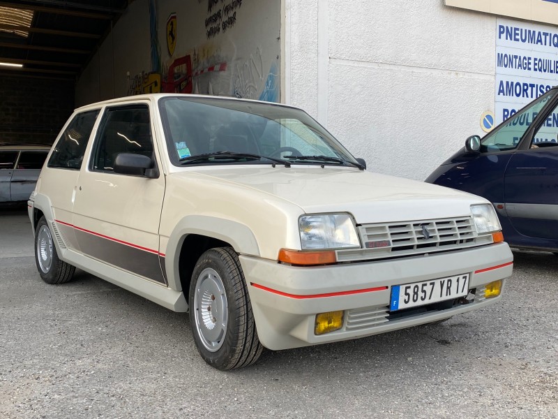Peinture intégrale sur un véhicule de collection à Merignac proche de Bordeaux