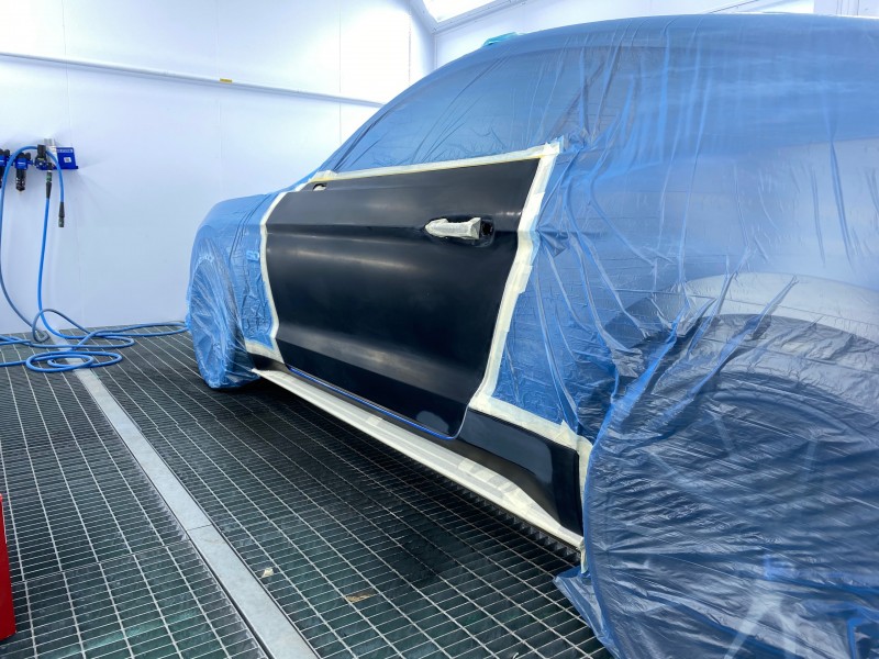 Carrosserie et peinture sur une voiture de sport à Merignac près de Bordeaux