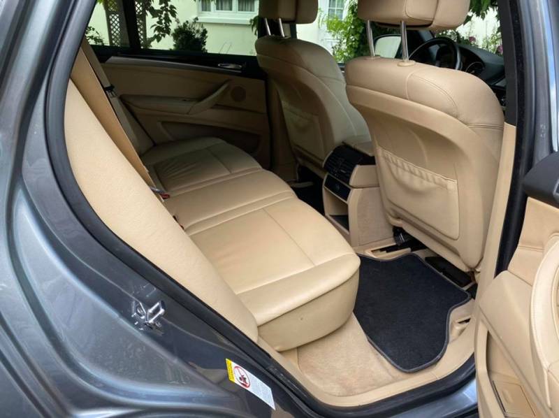 Faire nettoyer et nourrir les cuirs de sa voiture à Bordeaux