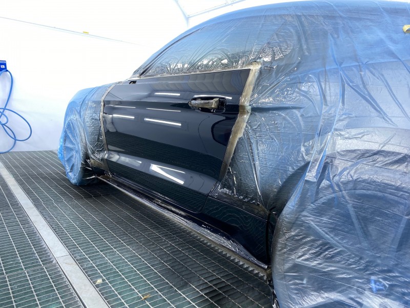 Carrosserie et peinture sur une voiture de sport à Merignac près de Bordeaux