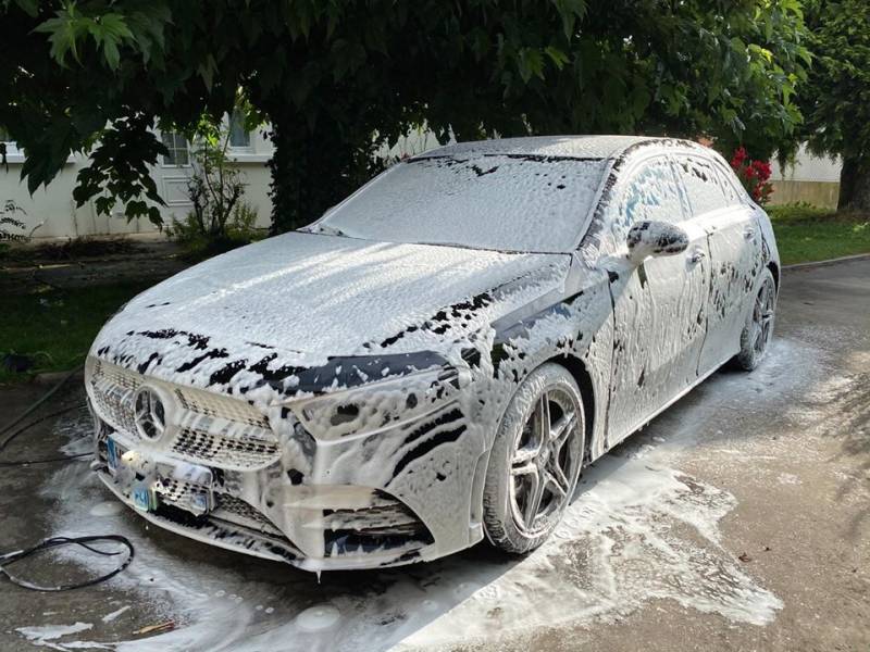 Faire nettoyer l'extérieur de sa voiture par un professionel a Mérignac