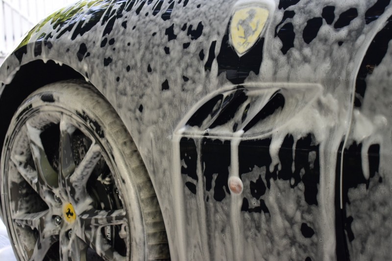 Lavage extérieur voiture de luxe à bordeaux