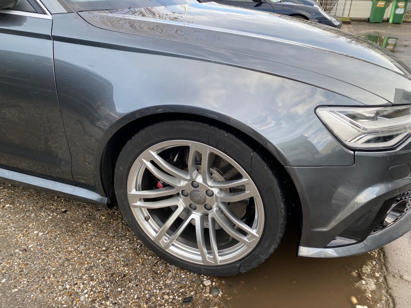 Préparation de véhicule avant mise en vente à travers différents travaux de carrosserie peinture à Merignac près de Bordeaux