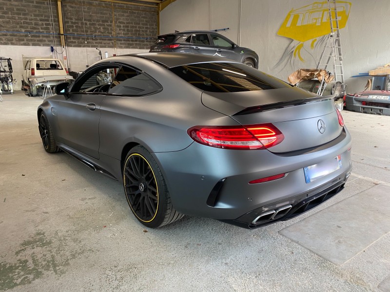 Réparation et peinture d’un véhicule mate haut de gamme à Merignac proche de Bordeaux