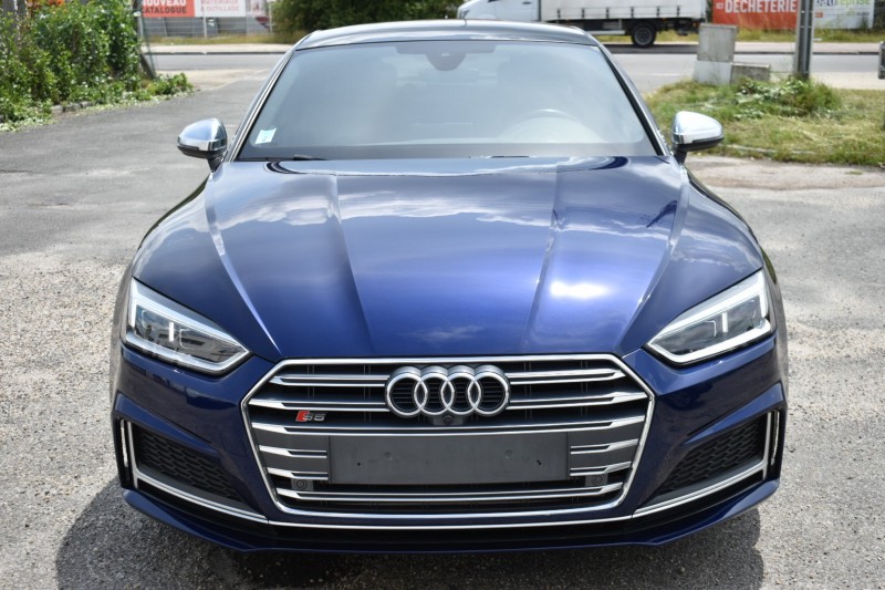 Polissage complet et application d’un traitement céramique sur une Audi à Bordeaux