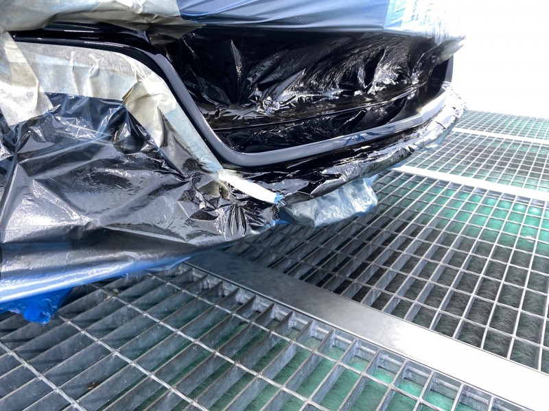 Carrosserie et peinture sur une voiture de sport à Merignac près de Bordeaux