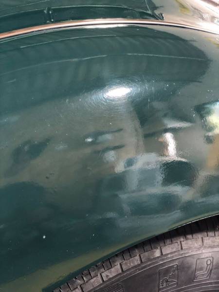 Rénovation de la peinture d'une voiture de collection à Bordeaux