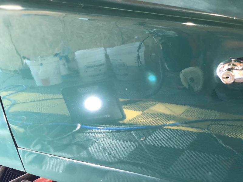 Rénovation de la peinture d'une voiture de collection à Bordeaux