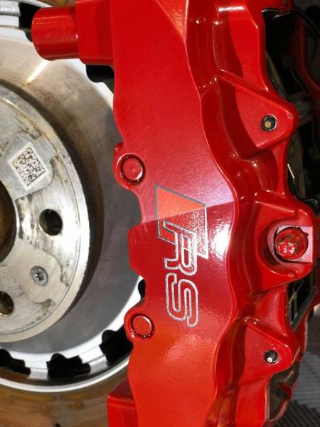 Faire un traitement céramique sur la carrosserie et les jantes de sa voiture