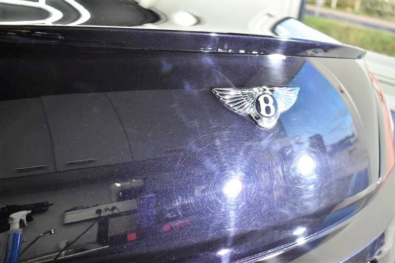 Bentley Continental arrière anciennes traces de poncage AVANT traitement
