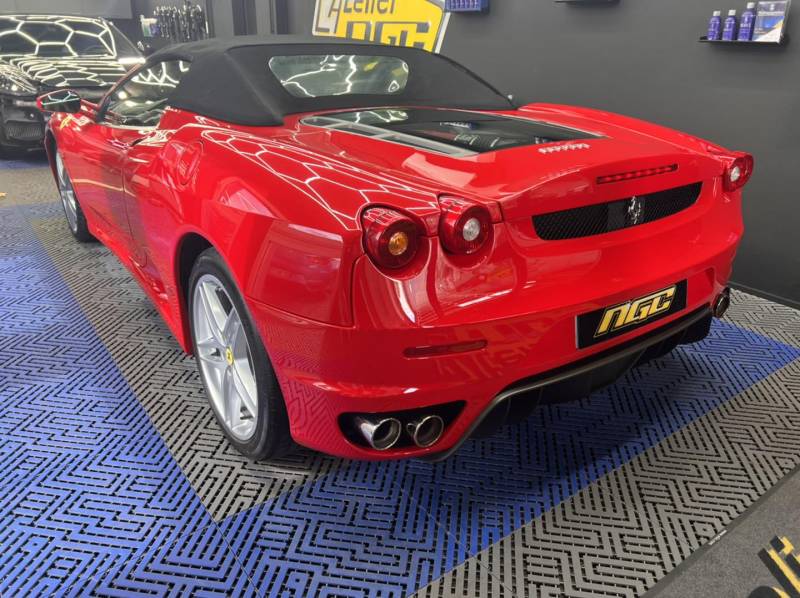 véhicule terminé dans show room