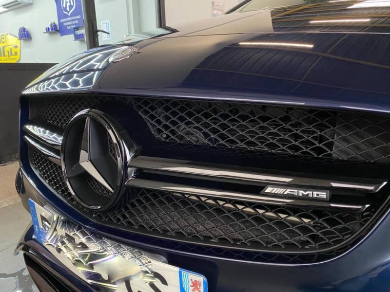 Peinture calandre Mercedes A45 AMG