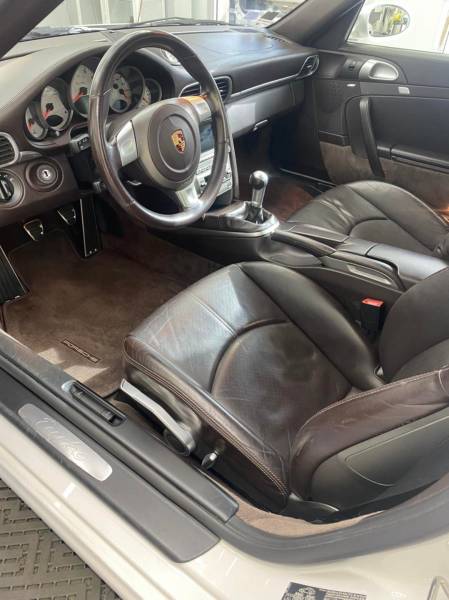 Porsche 911 turbo intérieur après nettoyage et traitements