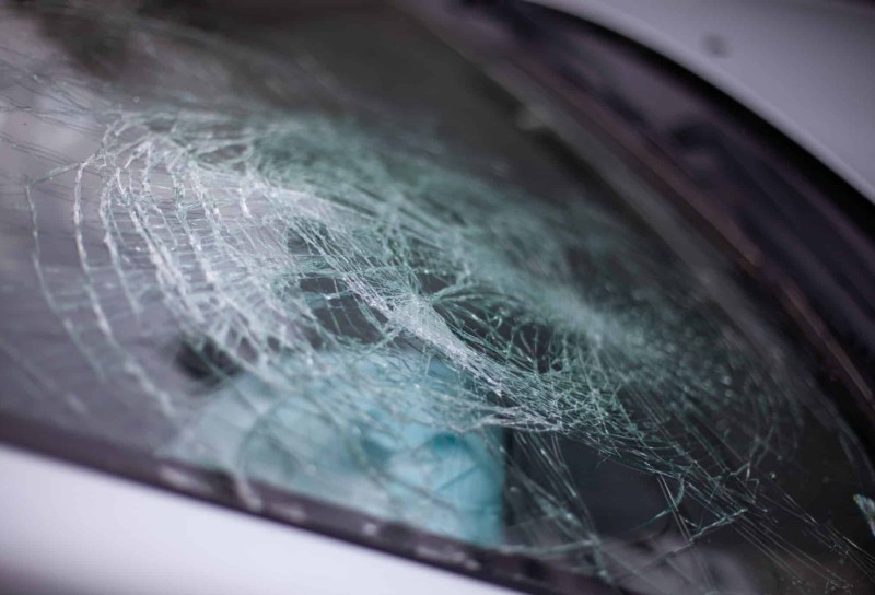 Pare-brise endommagé par la grêle à Mérignac ? Faites appel à l’atelier NGC – Toutes assurances acceptées 