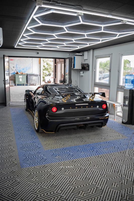 Réaliser un Detailing et traitement céramique sur une lotus à Bordeaux