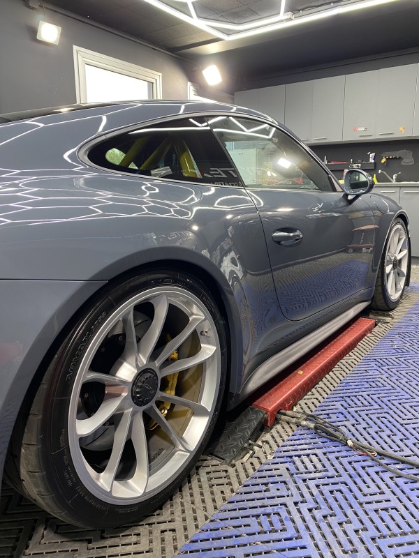 Réparation latéral droit Porsche 911 GT3 – Atelier NGC Mérignac
